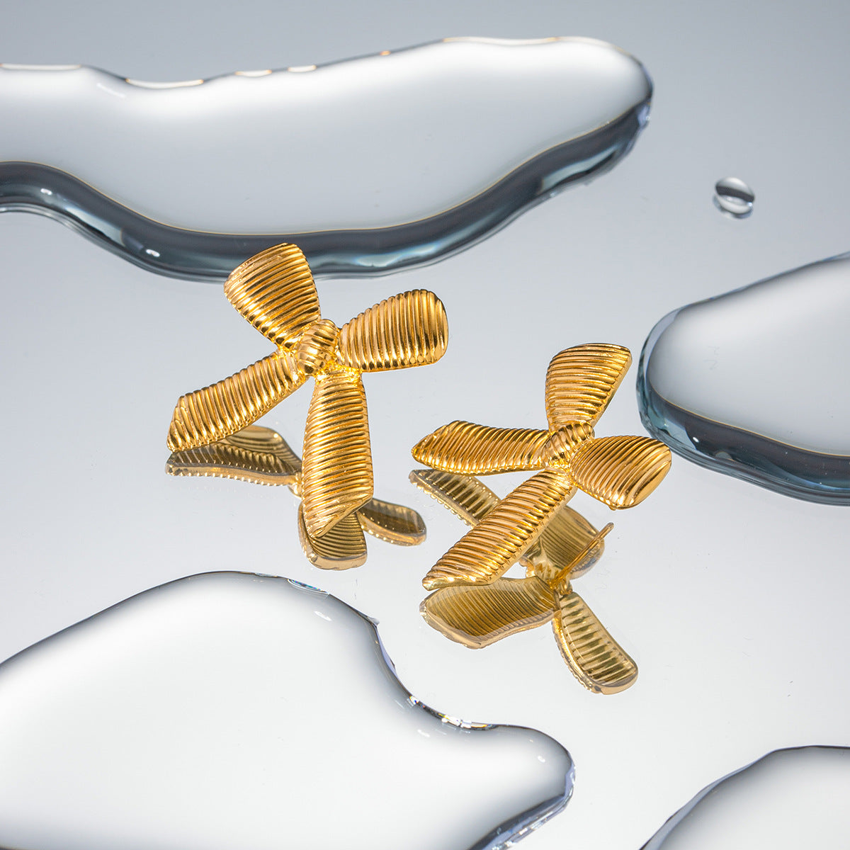 Caroline Gold Earrings 147caf24 d5ee 421f 84df e1f94c484965
