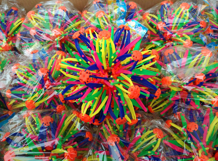 Children's Toys Catch And Kick The Blossoming Ball Magic Telescopic Ball Becomes Bigger 1618576342817