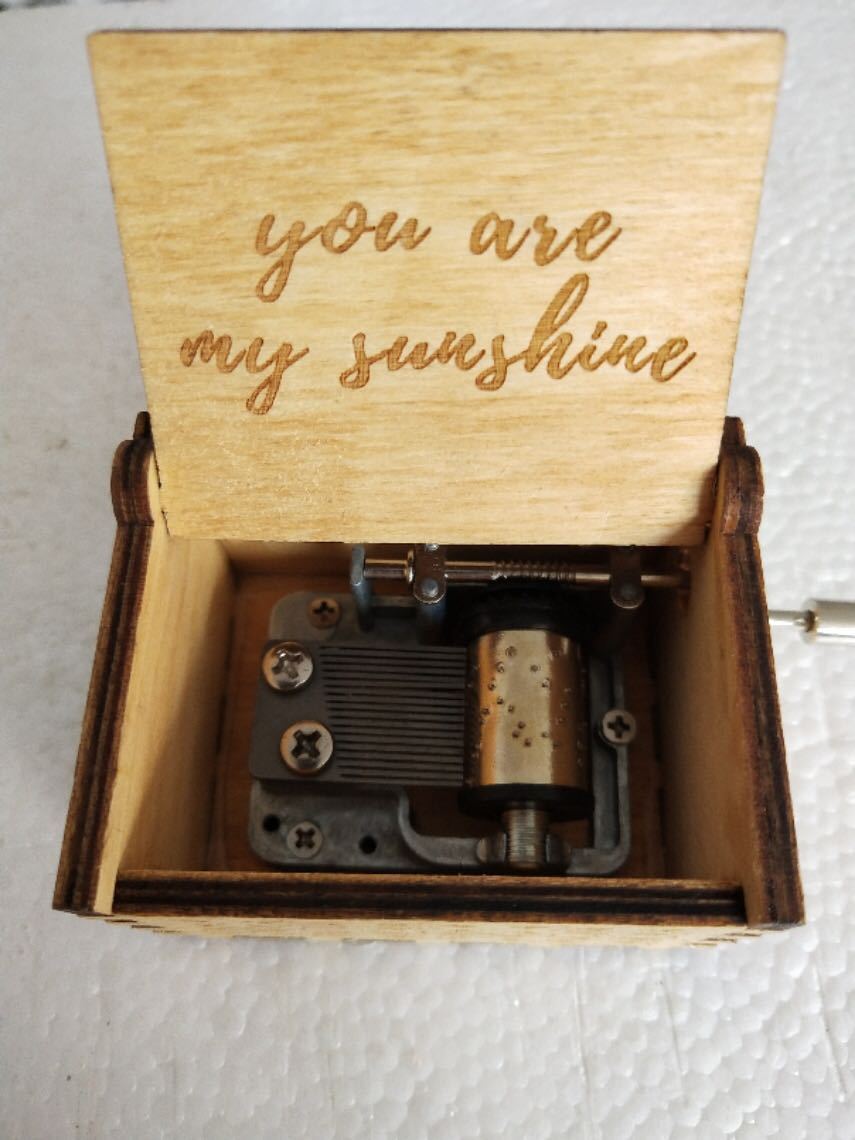 Hand-cranked Music Box Handmade Music Box 1619618647518 064fcc1b edf5 484b 8a94 4d64148ccbaf
