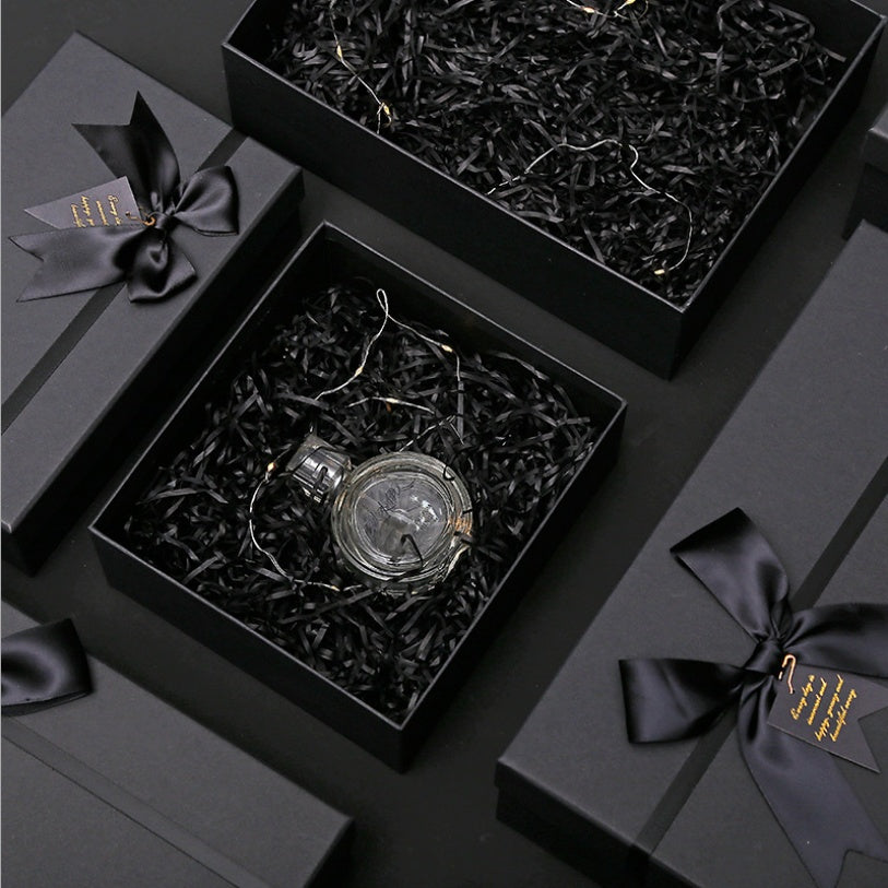 Gift box 1816945209366