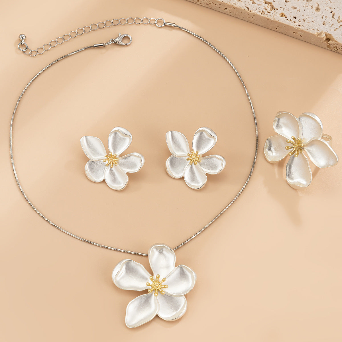 Curling Five-leaf Stamen Snake Chain Suit 3115670b 84ab 4cc2 a8d2 92c7f17d6e6a
