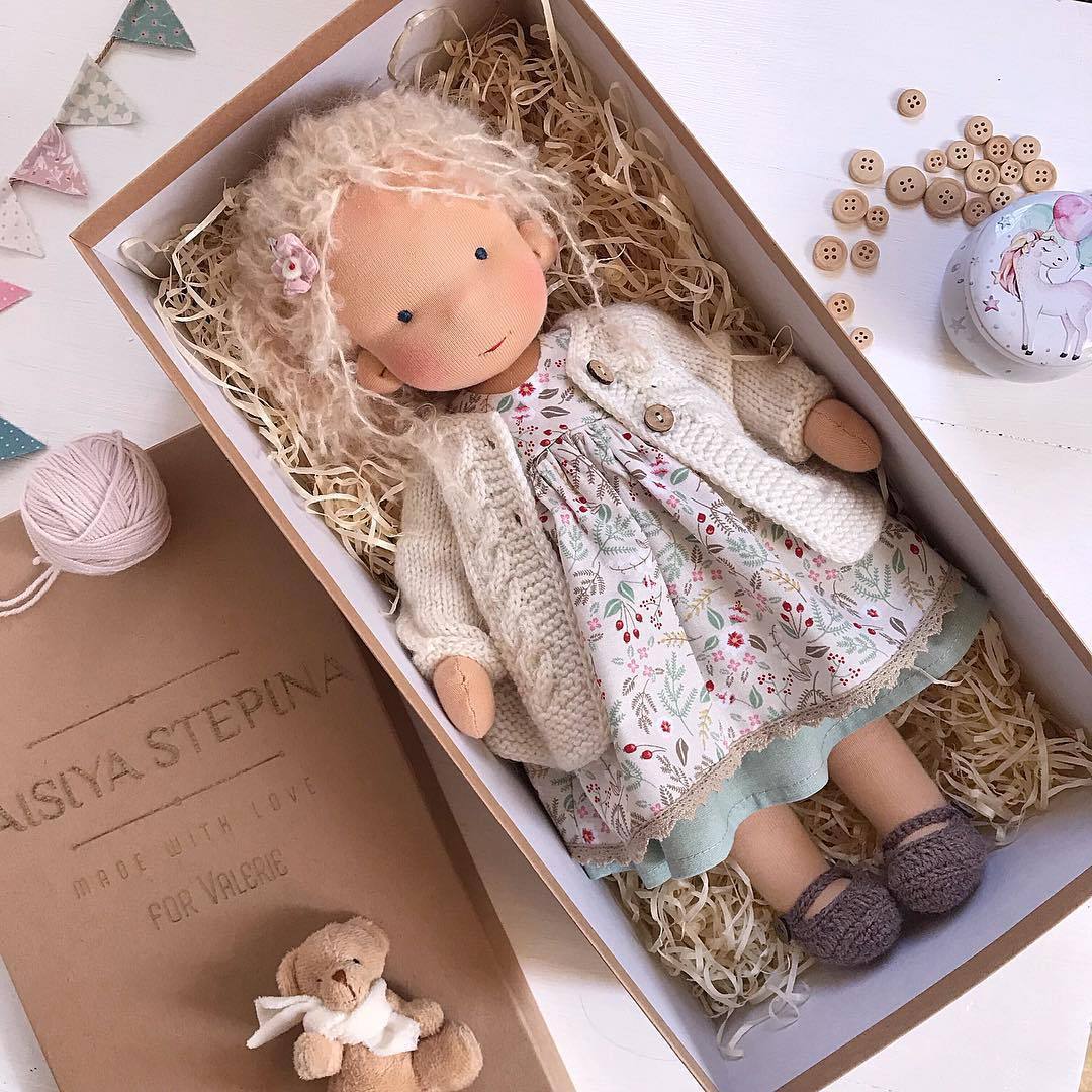 Waldorf Handmade Plush Doll Children's Toy 39e0b5b0 6363 4119 88d6 2ea51d17b027