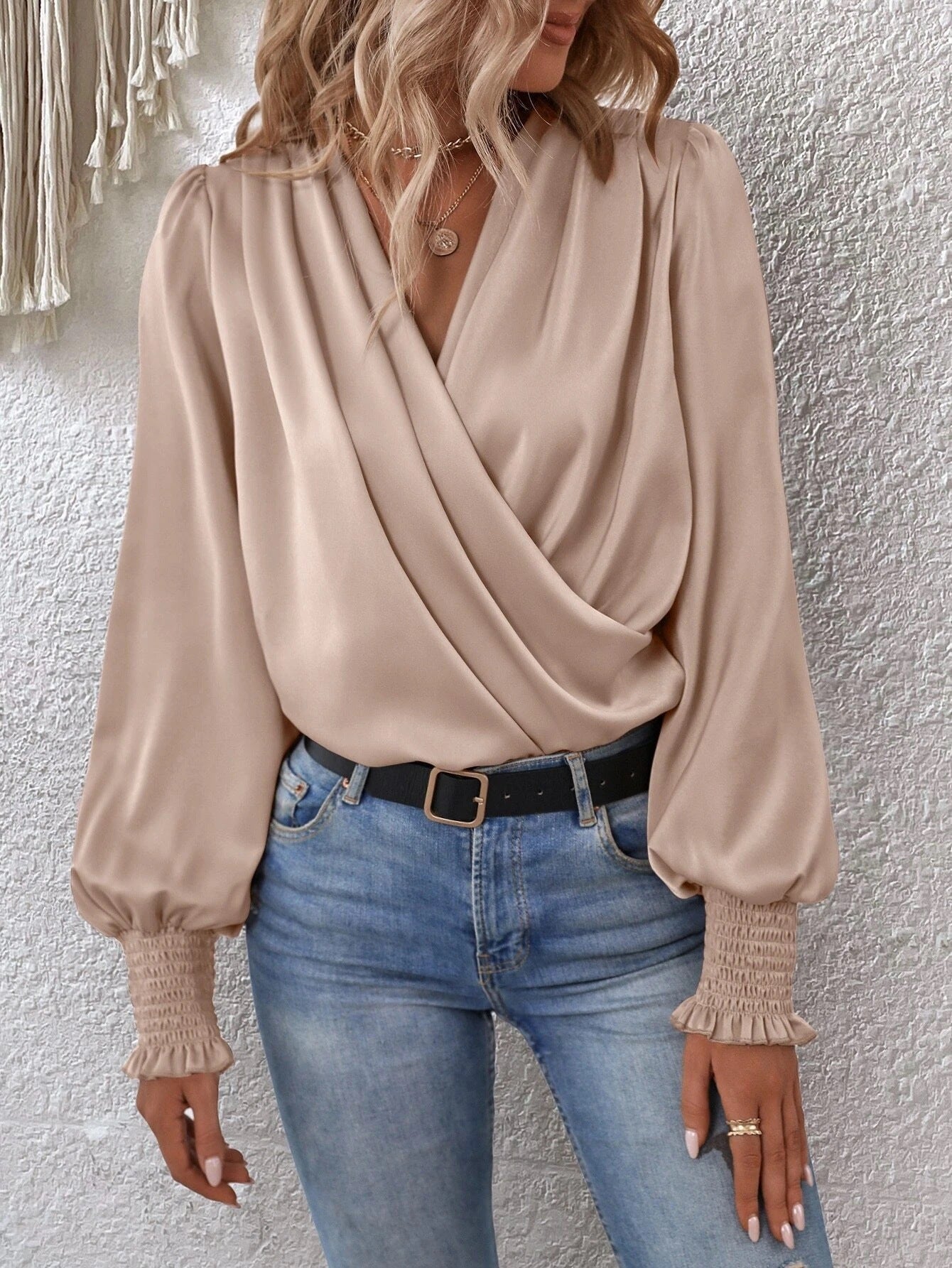 Women's Elegant Women's V-neck Lantern Sleeve Style Solid Color Shirt 3f11b431 a44e 4bdb 9a41 24c120d99902