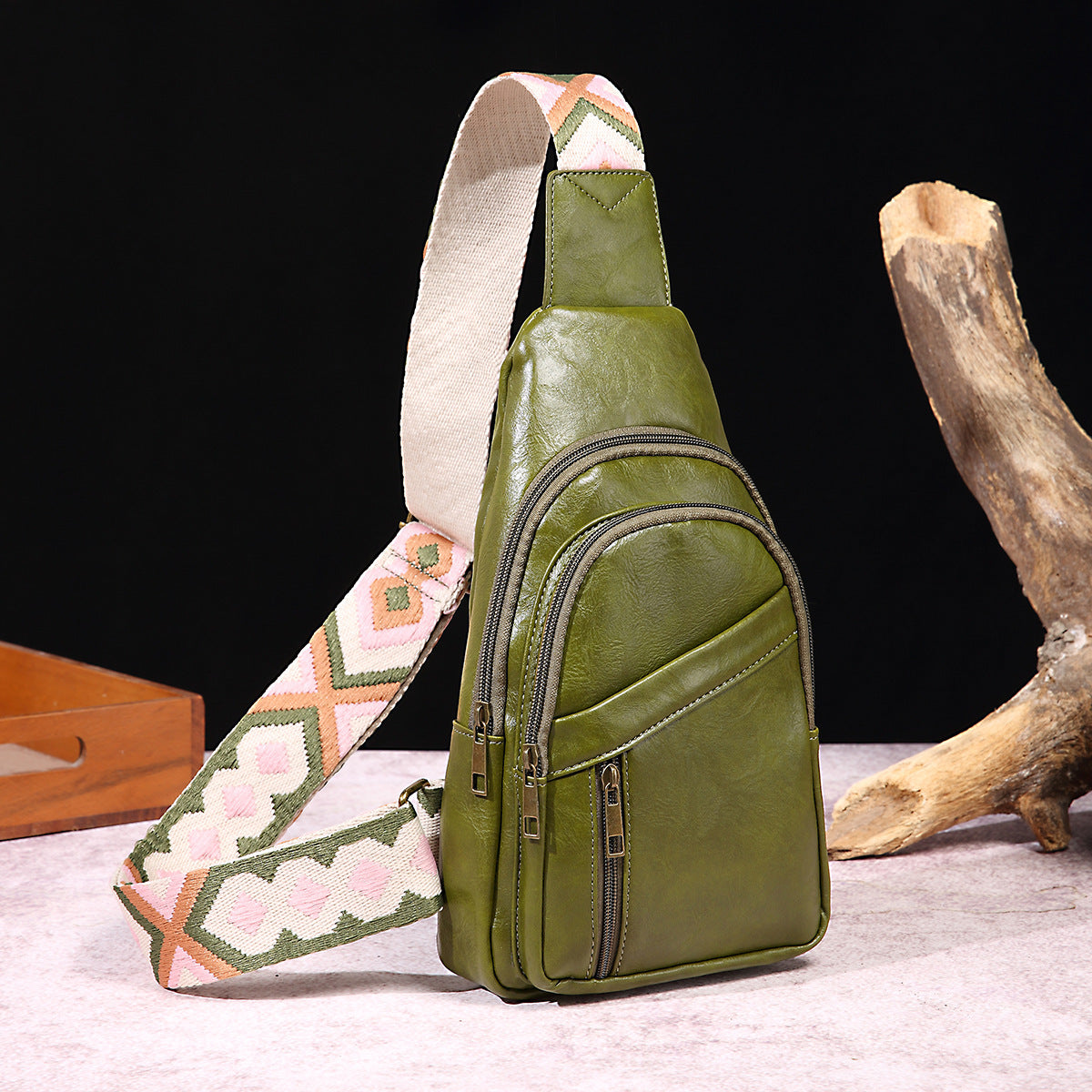 European And American Ladies Casual Fashion Retro Chest Bag 4c4708a1 6741 4a88 8e4d c39f661c7f0f