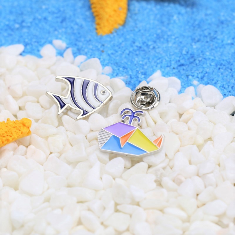 Cartoon Whale Tropical Fish Brooch Ornament Student Coat Hat Cute Brooch Collar Pin 72cf7a21 e4bf 40ff 9a4d 791746b84e2c