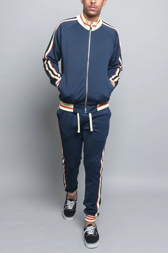 Sports Men Two-piece Suit 8d0cdca4 63bc 4350 a051 6e1d07f4e112
