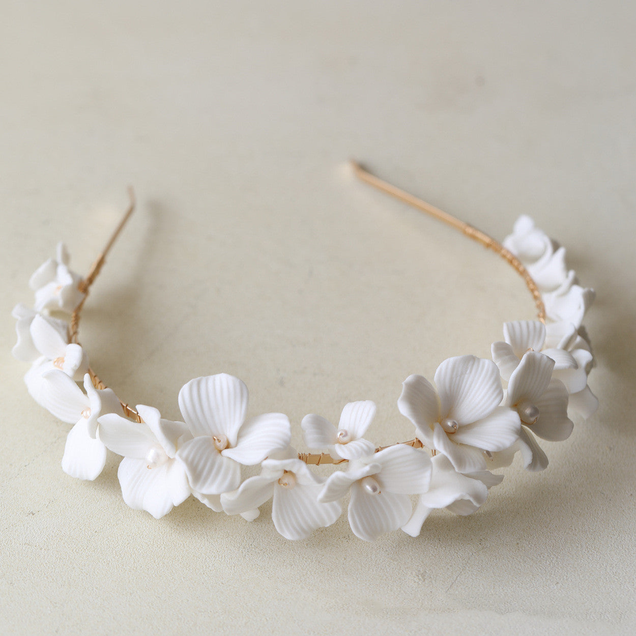 Bridal Simple Ceramic Flower Headband af4c66c2 4a45 4c69 8cb9 6ad2e31303d8