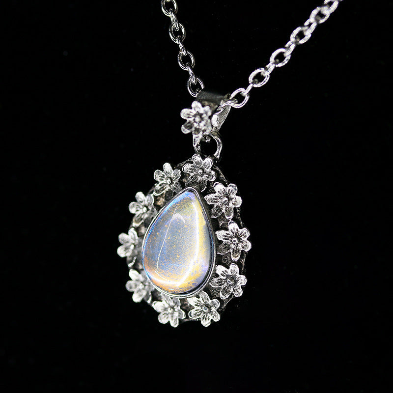 Bohemian Vintage Flower Moonstone Pendant Necklace b2254eab da5d 4c03 853d f05bf7b23156