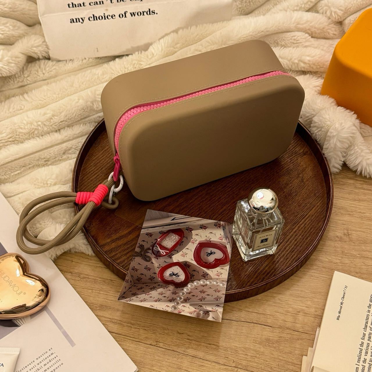Silicone Cosmetic Bag Large Capacity Portable Waterproof b87593d5 726e 4ae9 a7e7 81463dfd084f