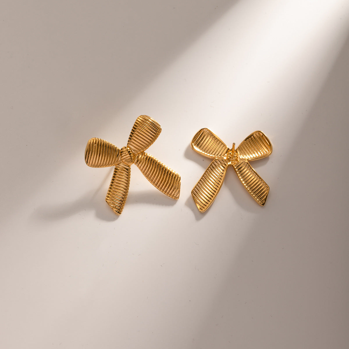 Caroline Gold Earrings ba38af11 462c 4ad9 a474 e0c7c3d8f25c