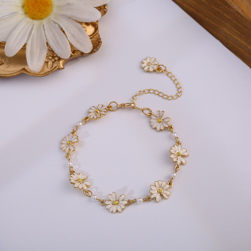 Sweet Personality Artistic Design Simple And Daisy Bracelet Contrast Color Adjustable Bracelet befe2ecb e104 4ed9 a66d e94e13