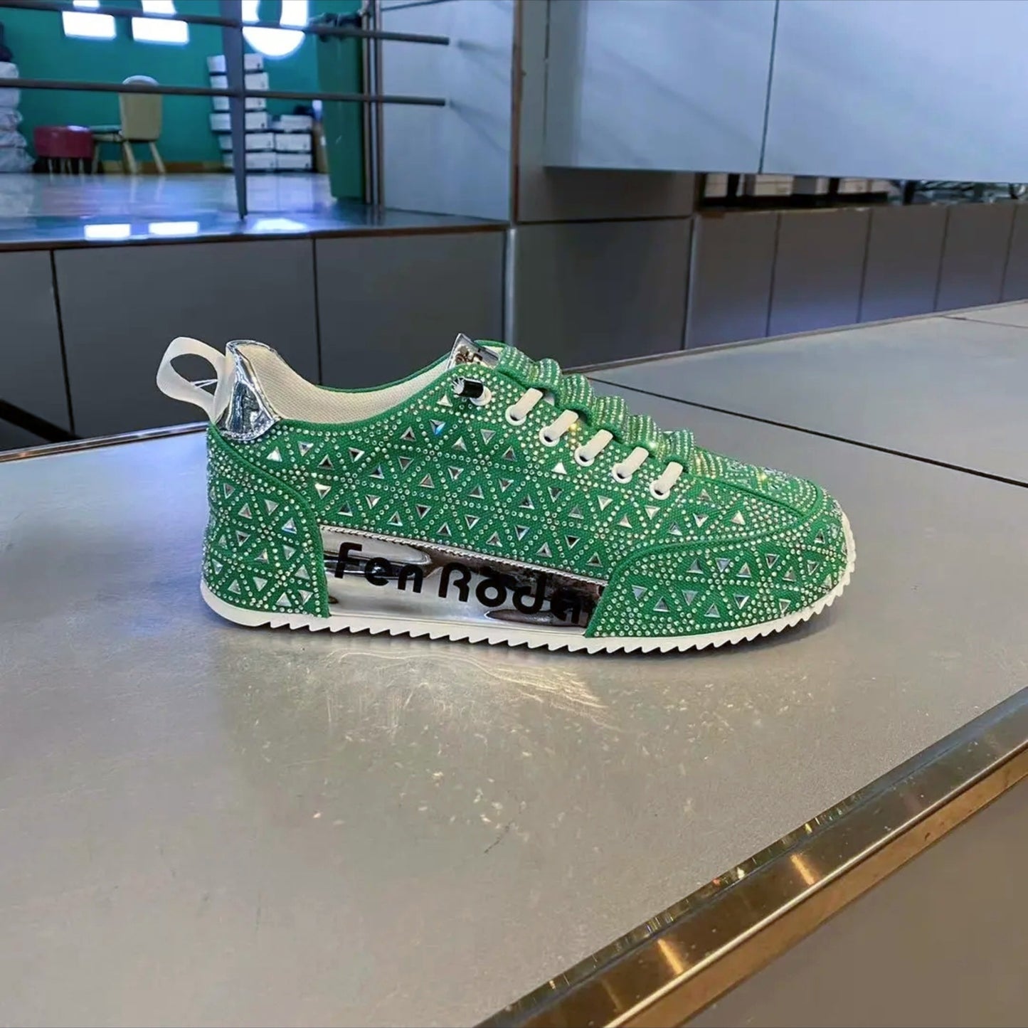 Slip-on Trendy Brand Sneakers Men c5c2e714 8dd4 4d32 9c60 2d3d6372d32f 0c38c3ff aee1 4038 aa64 a3ce5ae4ea27