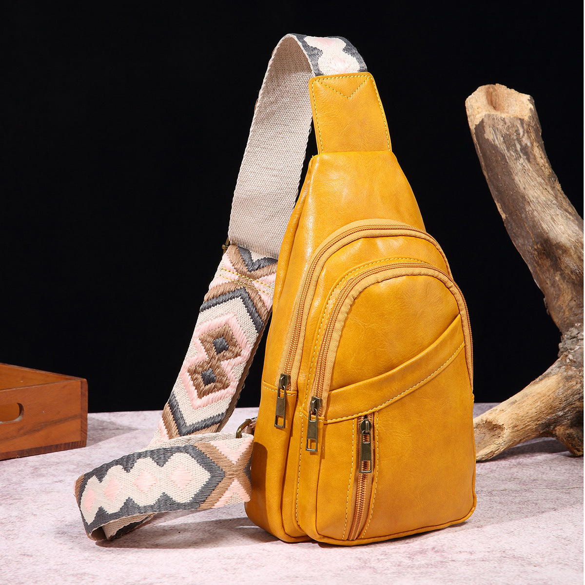 European And American Ladies Casual Fashion Retro Chest Bag c6d324a0 213f 4438 b3ce 1b3b531b3667 b5bc609b b28d 4199 aa9d 4aea