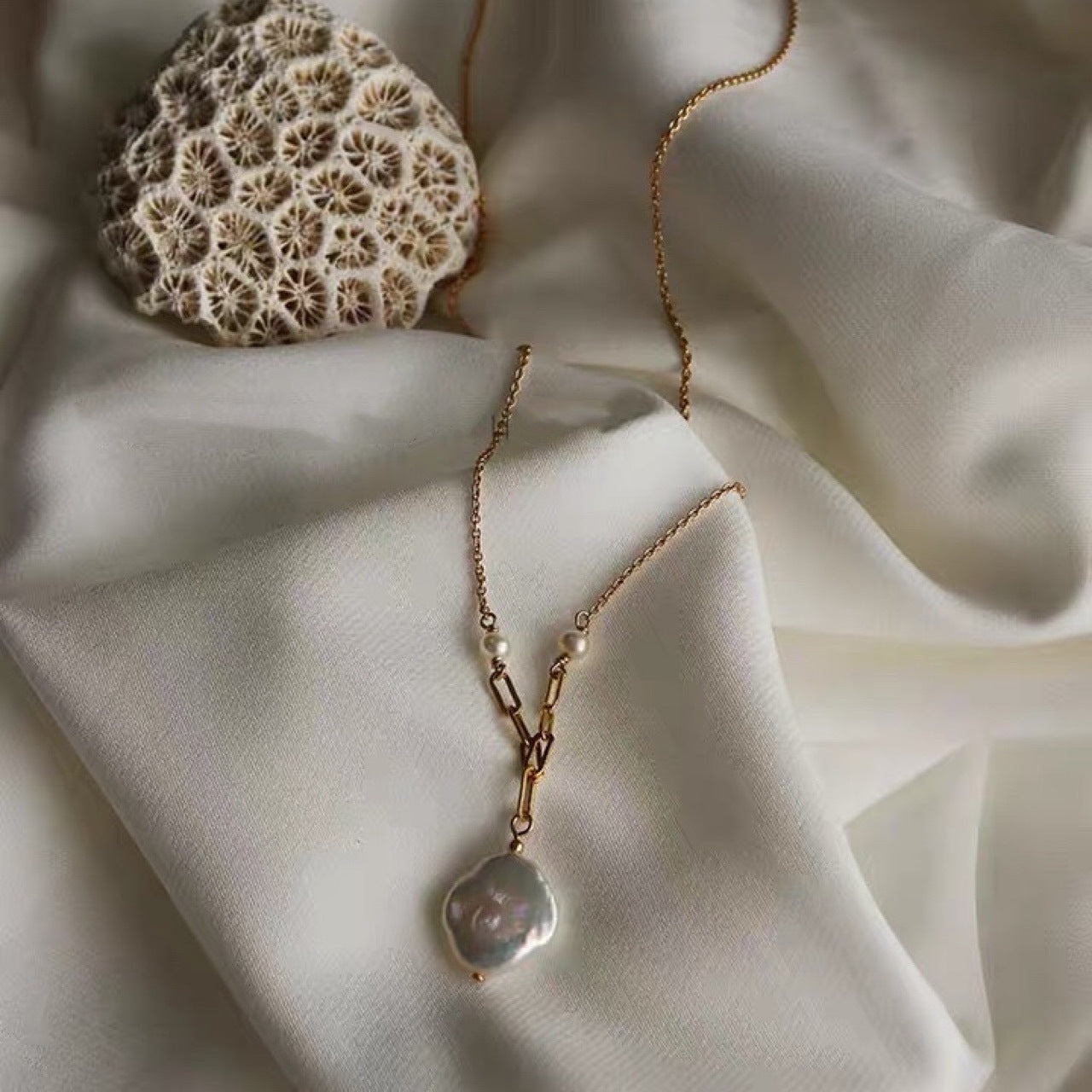 Natural Baroque Petal Sea Pearls Necklace c6f9491a 10ea 4020 922b c1f42839d725