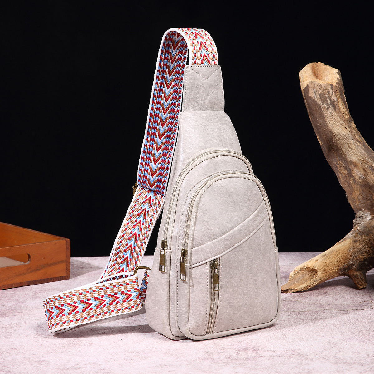 European And American Ladies Casual Fashion Retro Chest Bag c7ebf316 37c1 4d40 9b49 4d0b363115b4 beb5c3ba 5806 406f 8bcb d48a