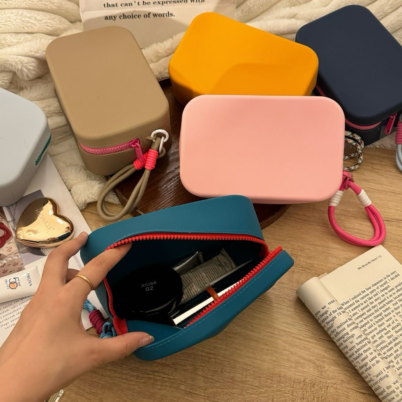 Silicone Cosmetic Bag Large Capacity Portable Waterproof d6afdb47 3257 467f 95bd 530712b986ea