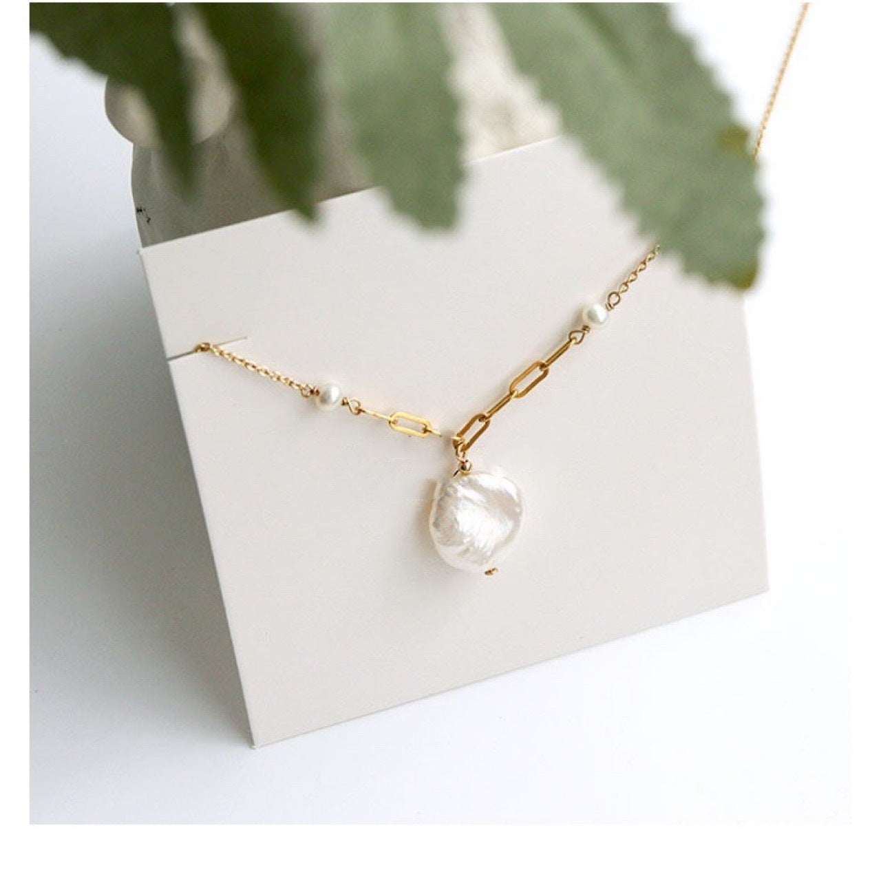 Natural Baroque Petal Sea Pearls Necklace e34caeed 2f67 4820 97b9 099e0a2c2025