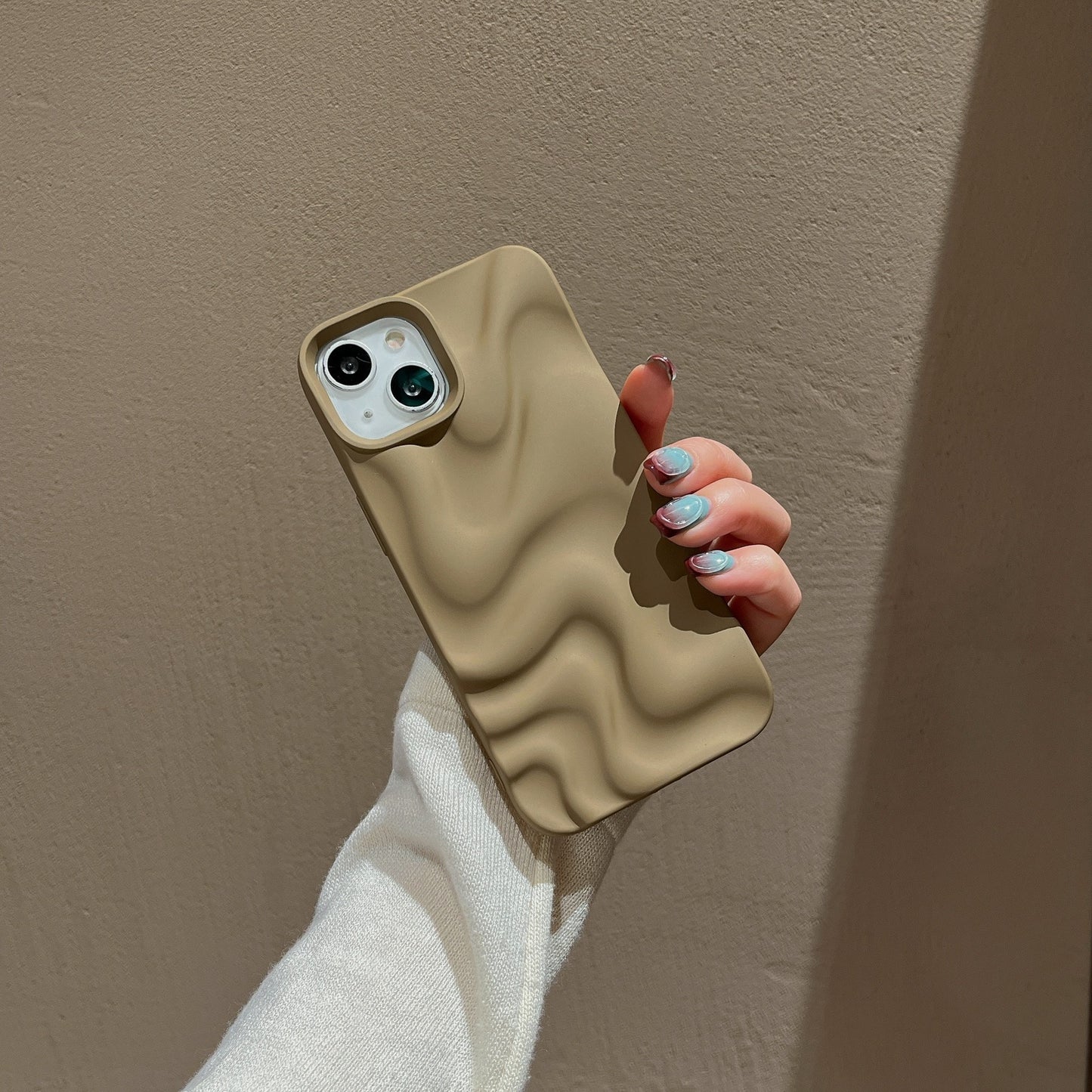 Three-dimensional Pleated Water Ripple Phone Case e8c7ed1c a18b 4201 8d08 d96ef4325365