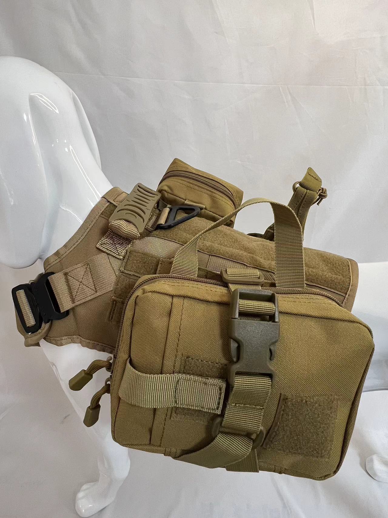 Outdoor Multifunctional Water Bottle Pouch Vest Dog Clothes Suit e8decdca 9655 4e82 a039 c8359a75838e