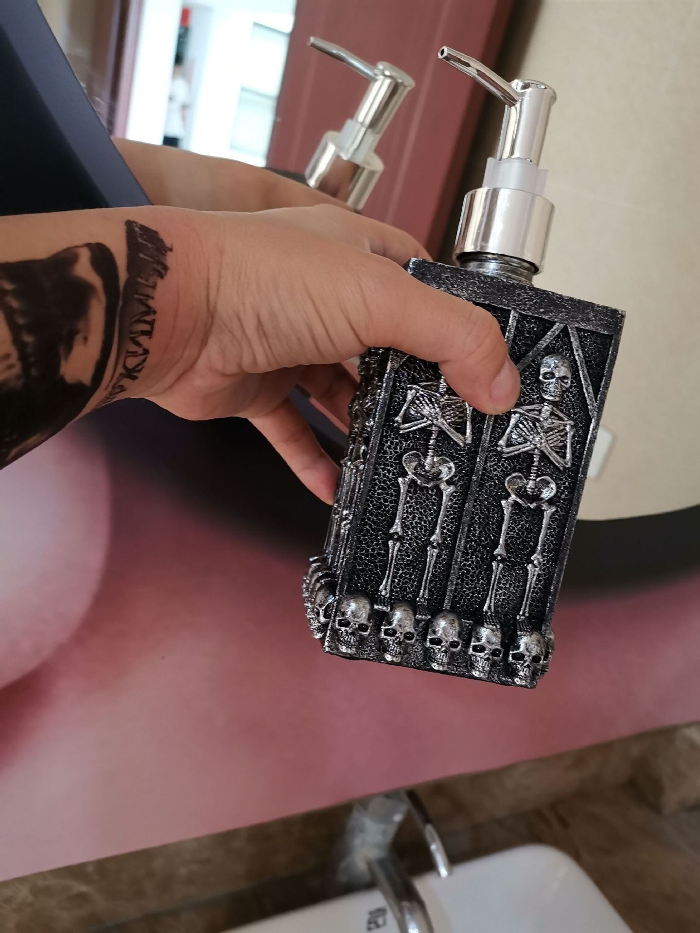Skull Hand Sanitizer Bottled Resin Storage edf84705 84fe 42e4 b334 0ff88fecc9ef