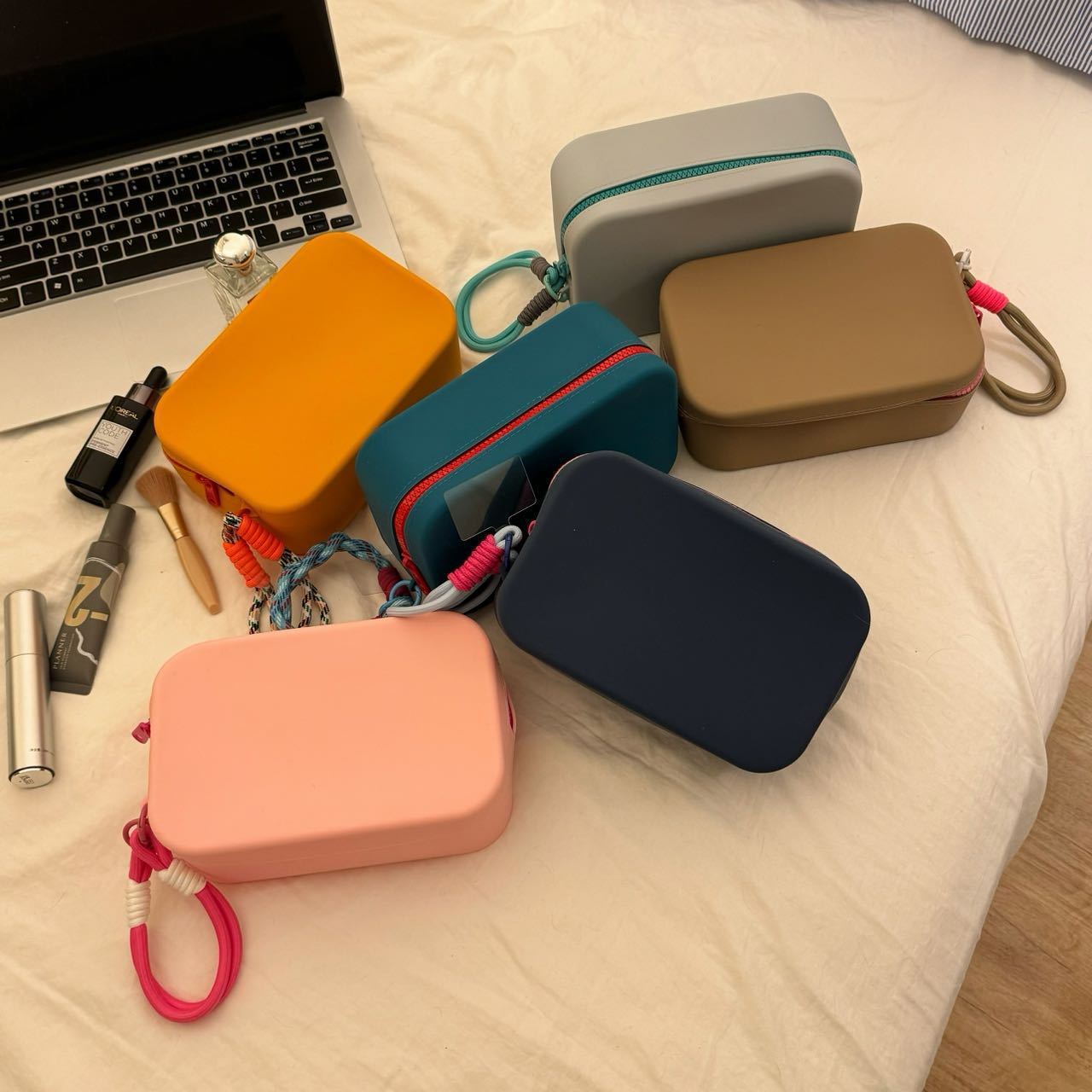 Silicone Cosmetic Bag Large Capacity Portable Waterproof fe340db8 f3b8 40af 97ee 76b4fdf0e74a