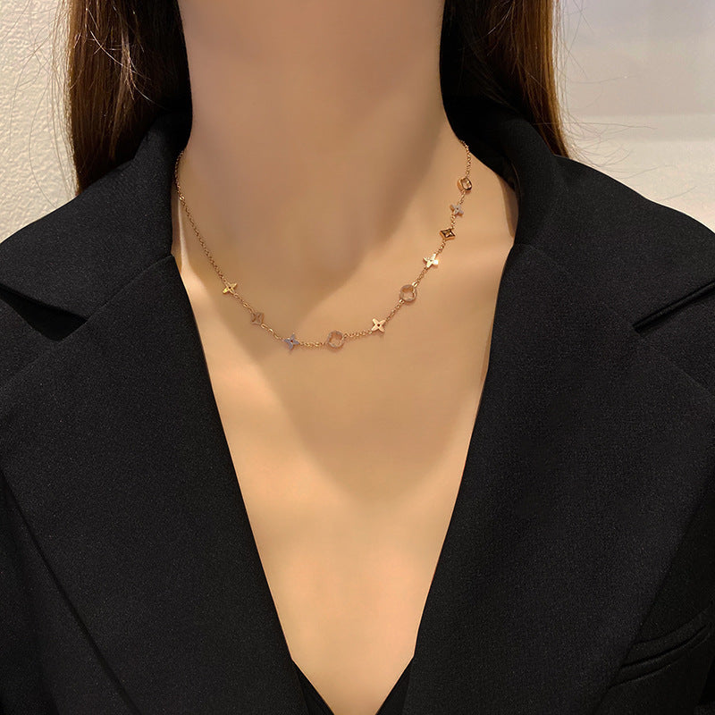 Fashion Hollow Four-leaf Clover Titanium Steel Necklace fe545c16 94fb 4c4a a66a 41bab3ccc7f4