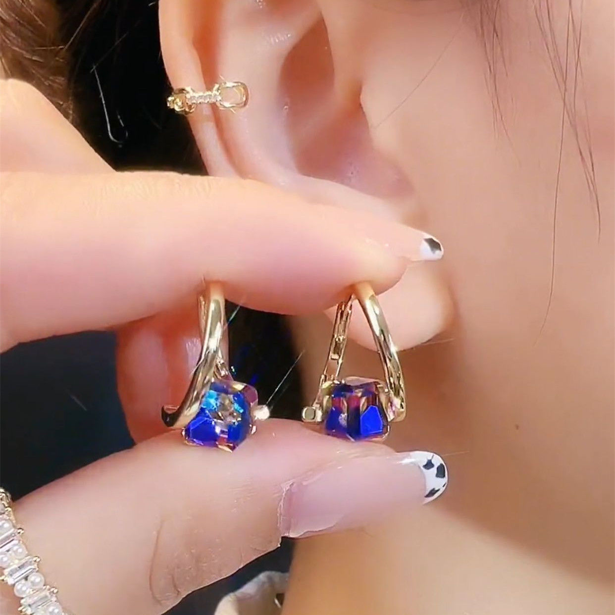 Colorful Crystal Blue Carat Ear Clip Women 060ffcdb eb0b 42a2 84dd 4c152380d999