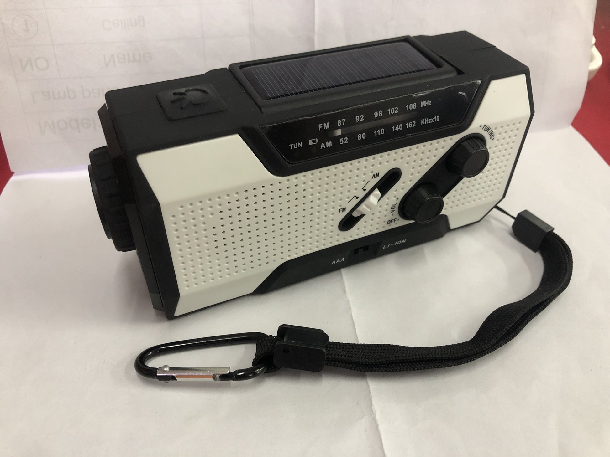 Hand crank solar radio 0c48305a 60b7 4f8f b53e d6e8c93283ba