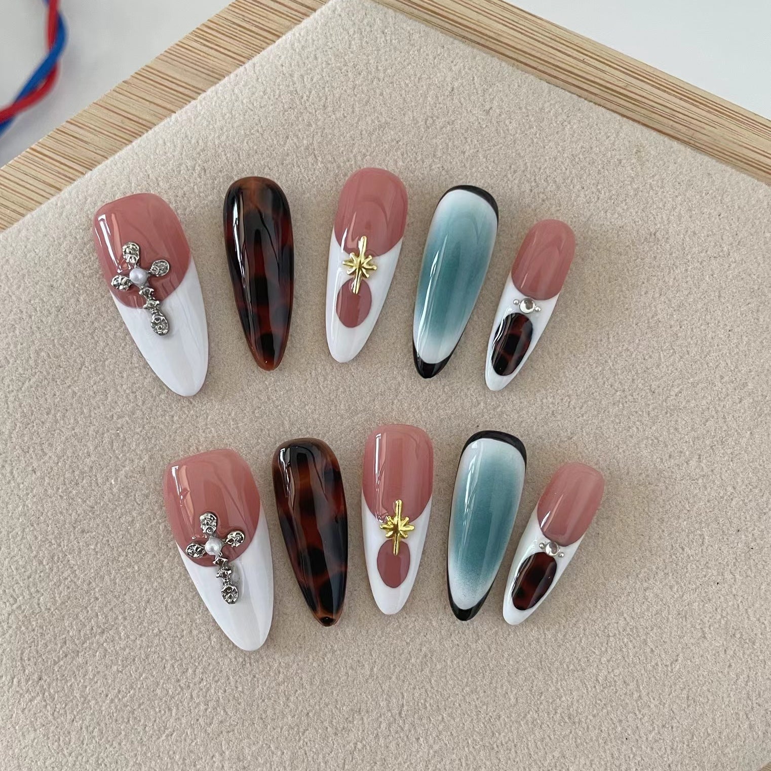 Autumn And Winter Blooming Hand-painted Maillard White Elegant High-end Long Handmade Wear Manicure 0e6100a8 098b 4a3e 821a 8