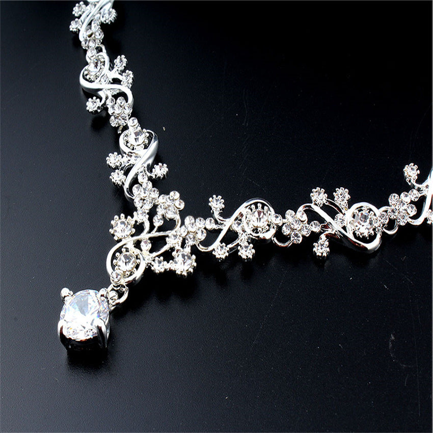 Rhinestone Women'S European And American Water Wave Chain Lattice White Pearl Necklace 1618481854479