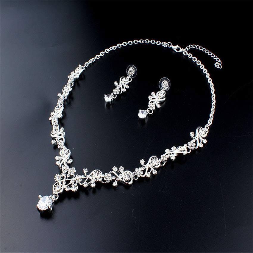 Rhinestone Women'S European And American Water Wave Chain Lattice White Pearl Necklace 1618481854510