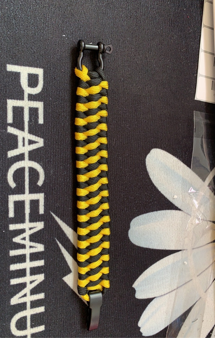 Field emergency survival bracelet 1620627876799 58d6237e 24b9 4e92 8188 80d689622061