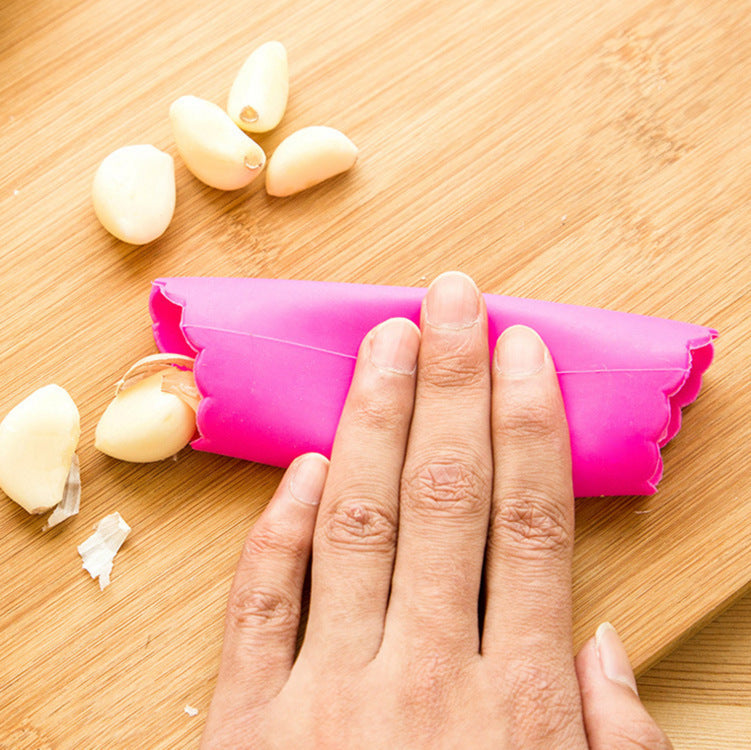 Garlic Peeler Is A Good Helper In The Kitchen 1622185165673
