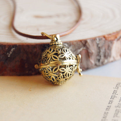 Retro Artistic Butterfly Hollow Sachet Ball Aromatherapy Necklace 1713823608457007104