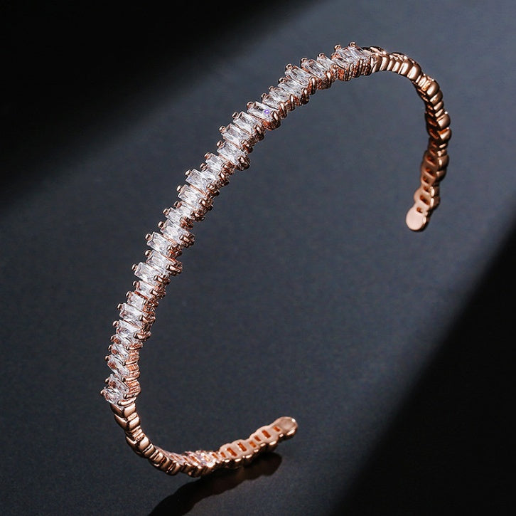 European and American bracelets light luxury micro-inlaid zircon bracelet ladies simple hand jewelry fashion bracelet 1819177