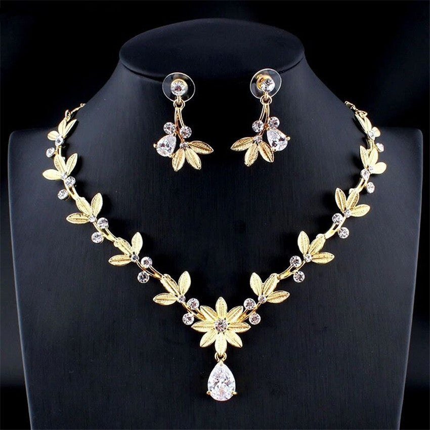 Rhinestone Women'S European And American Water Wave Chain Lattice White Pearl Necklace 1dc63d67 bd55 4e14 a72d 3a8899a74c9b