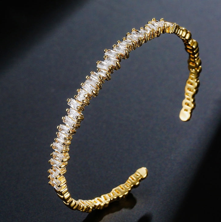 European and American bracelets light luxury micro-inlaid zircon bracelet ladies simple hand jewelry fashion bracelet 2203178