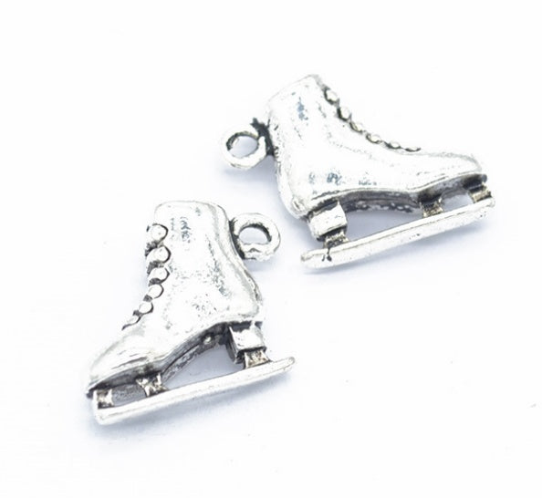 Skate alloy pendant necklace 2240329562830