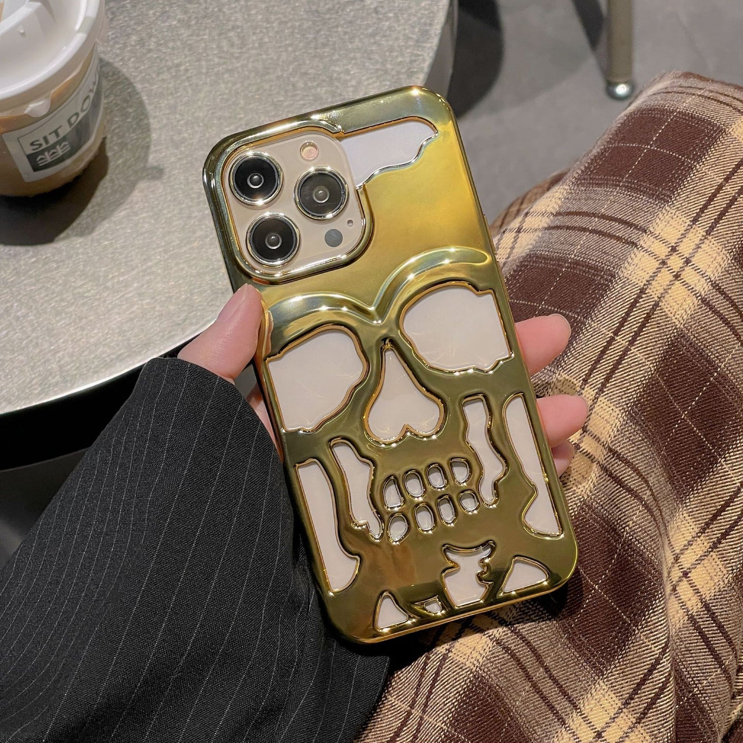 Luxury Plating 3D Skull Phone Case For I-Phone 14 Pro Max 13 12 11 Plus Breathable Glossy Hollow Out Gold Metallic Paint 26cf