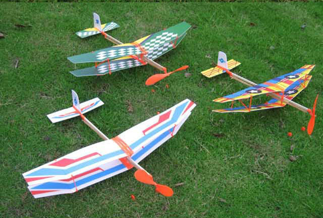 Double - wing rubber - powered aircraft 2765397802723