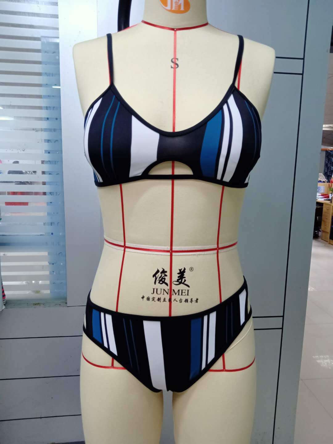 European And American Vertical Striped Bikini 2a110ca2 0f97 482a b264 b060f092959b