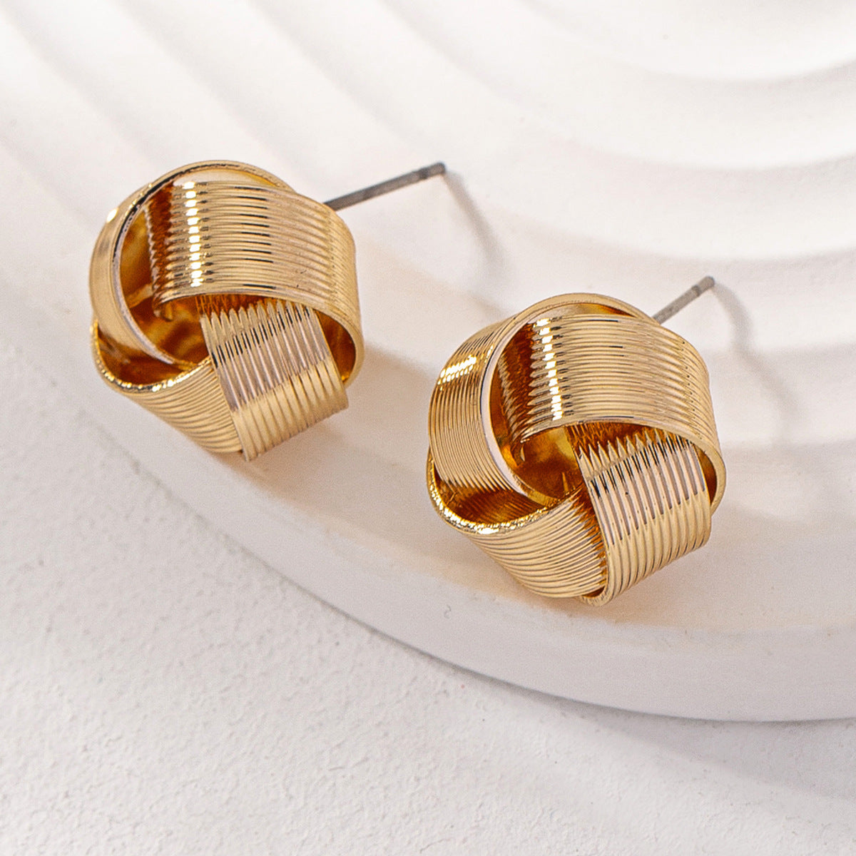 European And American INS Gold Classic Thread Cross Stud Earrings 2e870acc e89f 4818 8aa9 ec2fd21a0e8e
