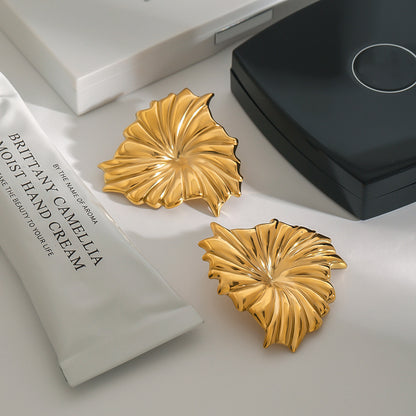 Rafaela Sculpted Petal Gold Earrings 2f6c245a 5b47 42e9 a1ca 6326e868cffe