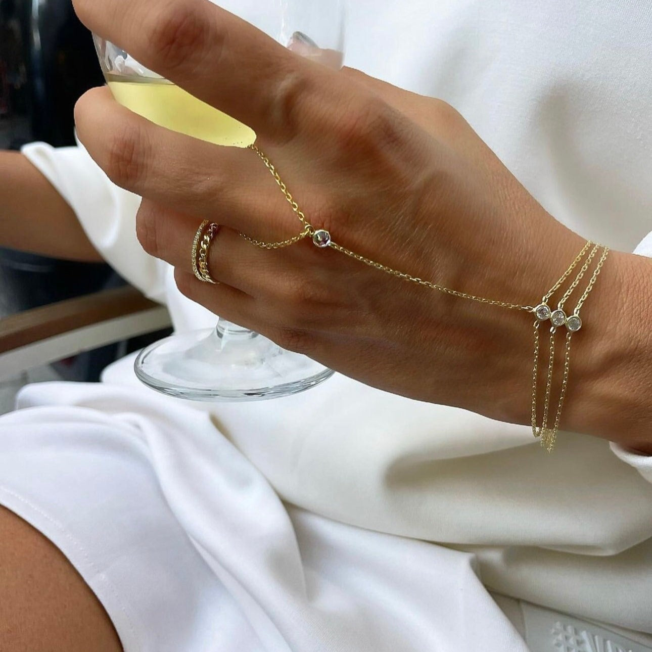 Round Zircon Finger Chain With Three Layers 35a2b8b7 6c50 41ff 8b2e 83b1dafdf699