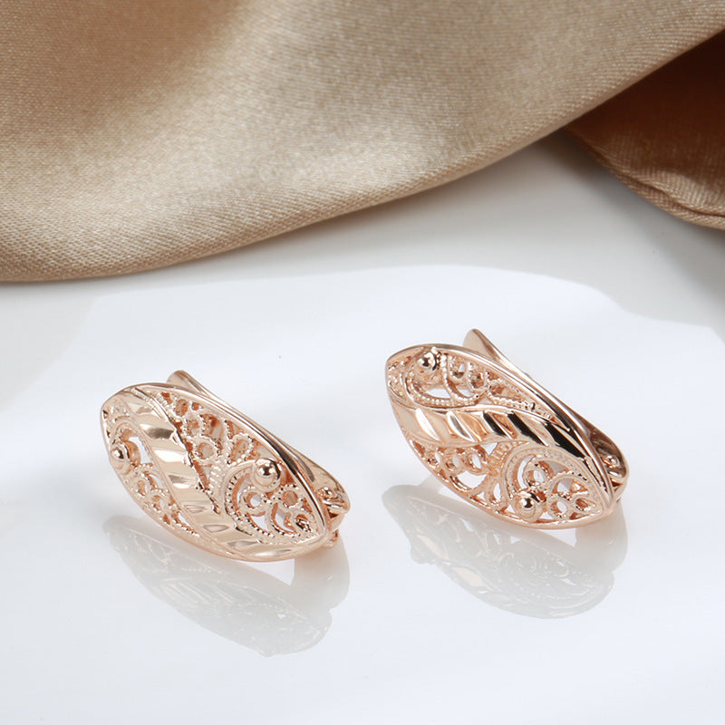 French Hollow Pattern Heart-shaped Earrings 3880b9cc 9ef9 45ad 8941 8befde42d123