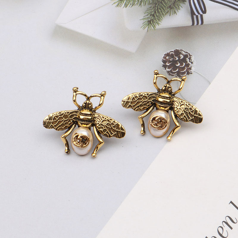 Pearl Retro Little Bee Ear Studs 3c70efc7 33c0 407f b6e2 4631f749184d