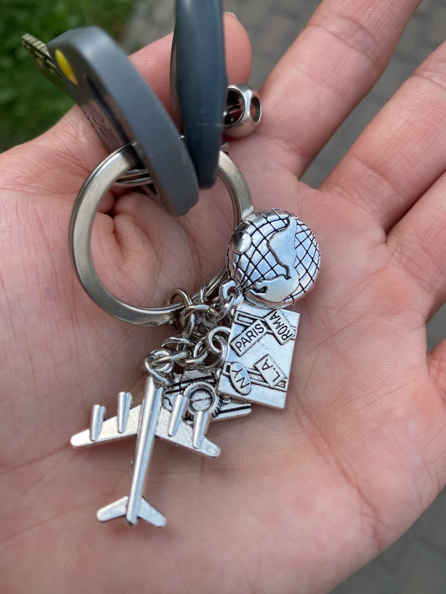 26Letters Brand New Around The World Airplane Keychain - HD Wireless Product #3