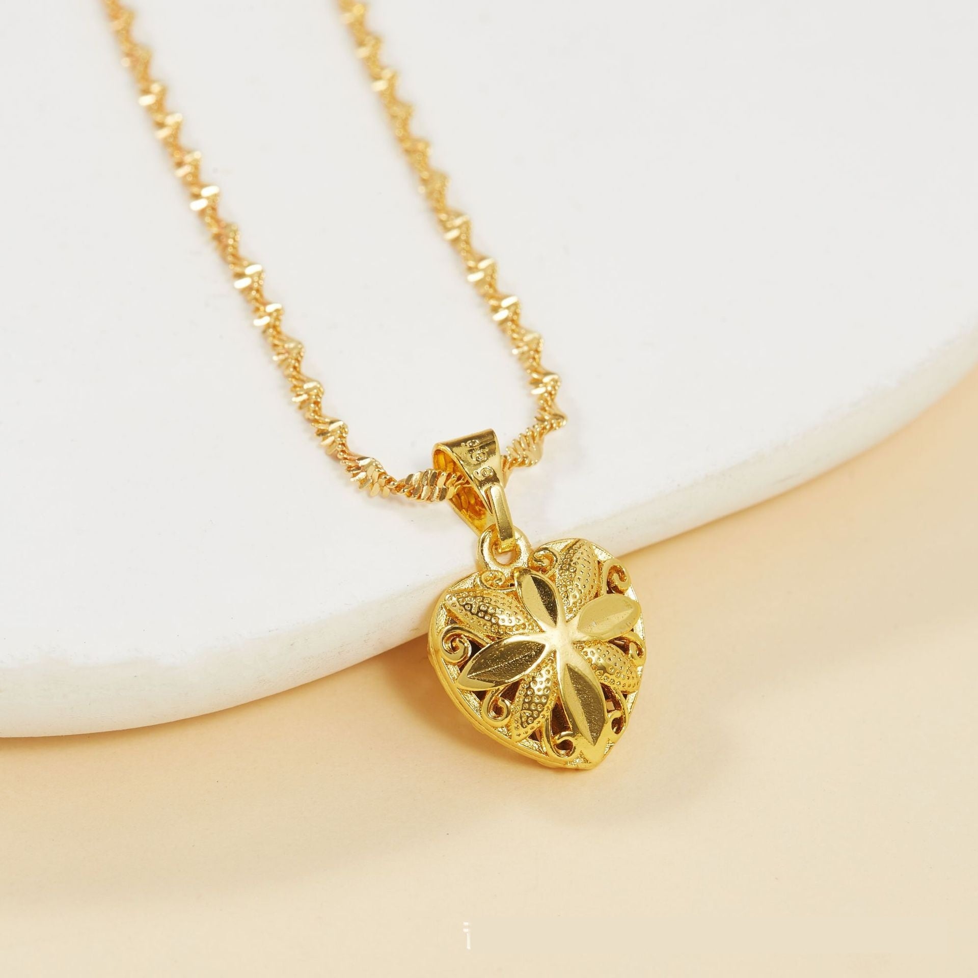 Heart-shaped Necklace Ethnic Style Hollow Chicken Hearts Gold Plated 423def53 a830 497e 9736 c4fea970ae8f fine