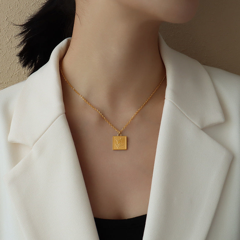 European And American Ins Wind Rose Flower Pendant Square Necklace 42b25b00 7059 4cc3 b270 49492e3cb495