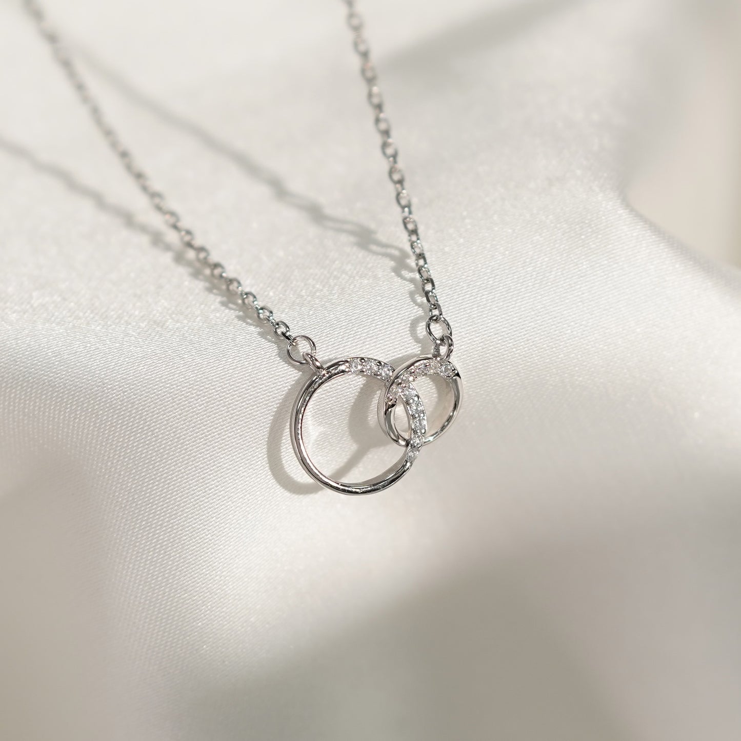 S925 Sterling Silver Niche Design Circle Necklace 43bb55ee c4d9 4767 add7 c174e3e8856d